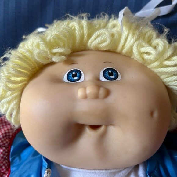 1986 Cabbage Patch Doll with Birth Certificate and Travel Bag - Picture 4 of 13